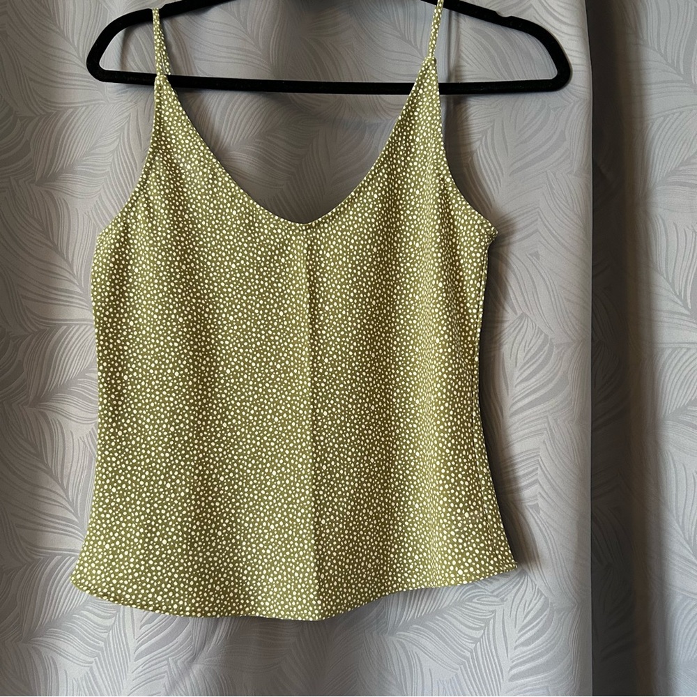 🌻5 for $25 or 3 for $18 SALE 
Abercrombie and fitch Green Polka Dot Women's Top
